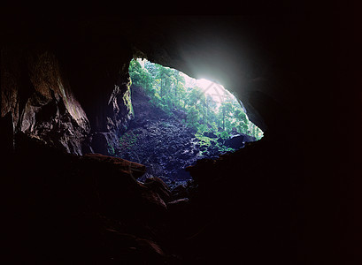 黑暗洞穴背景图片