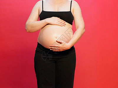 孕妇触摸肚子图片
