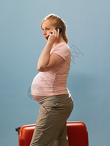 打电话的孕妇图片