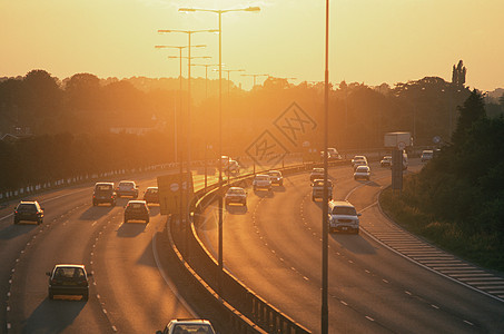日落时的高速公路图片