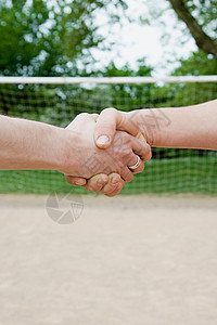 足球运动员握手图片