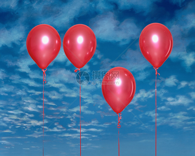天空中的红色气球图片