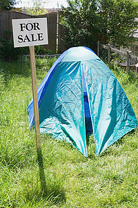 帐篷和待售标志图片