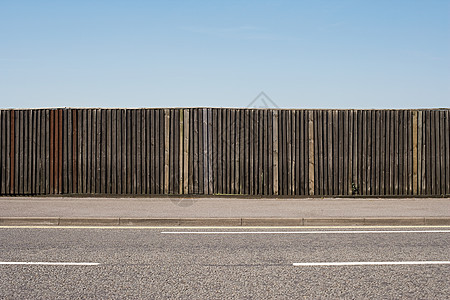 道路上的围栏背景图片