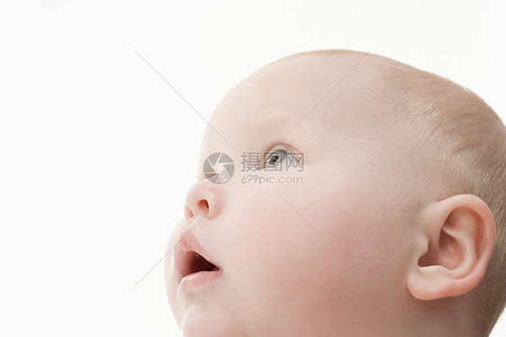 抬头看的婴儿图片