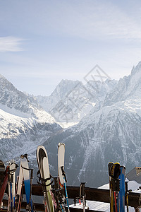 高山上滑雪图片