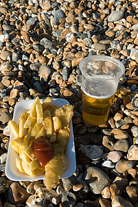 炸鱼薯条和啤酒图片