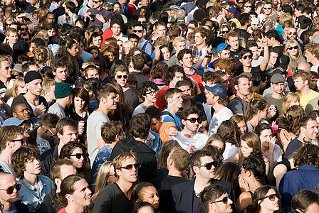 伦敦诺丁山狂欢节的人群背景图片