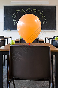 教室里的气球图片