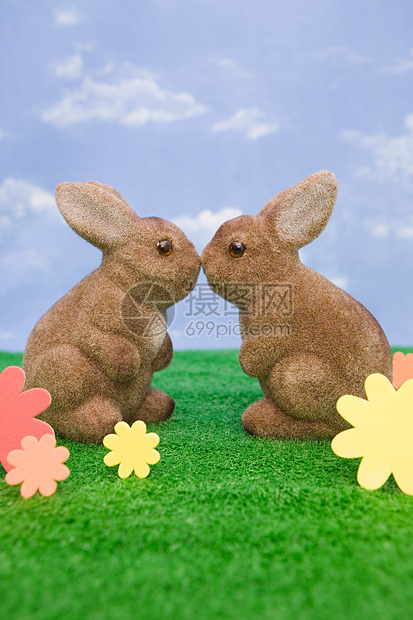 两只玩具兔图片