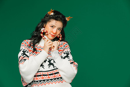 圣诞节情侣创意麋鹿妆圣诞美女背景
