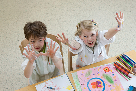孩子绘画艺术班的孩子们背景