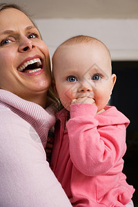 母亲和婴儿快乐图片