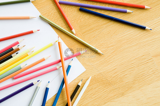 彩色铅笔和纸图片