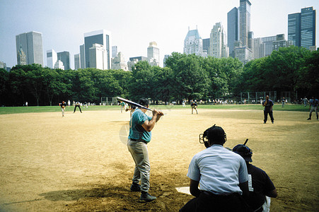 中央公园的棒球比赛背景图片
