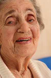 微笑的老女人图片