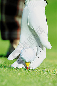 带手套的高尔夫球手图片