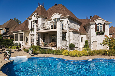 带游泳池的大房子图片