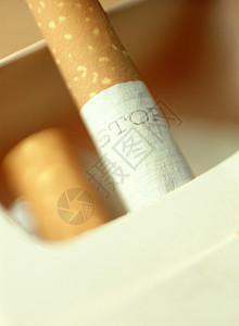 烟盒中的香烟图片