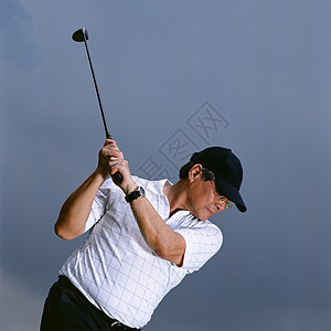 男子在高尔夫俱乐部图片
