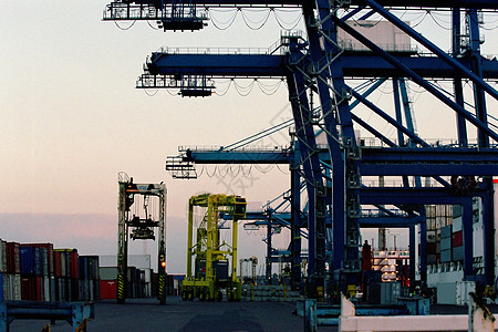 港口起重机装载起重机海运业高清图片