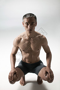肌肉发达的男人图片