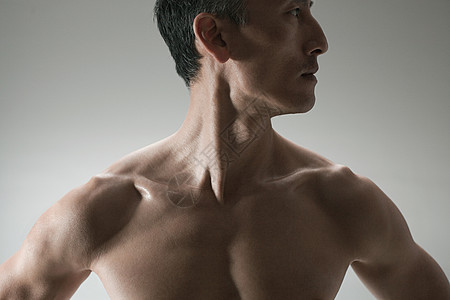 肌肉发达的男人图片