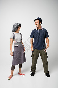 微笑的日本年轻夫妇图片