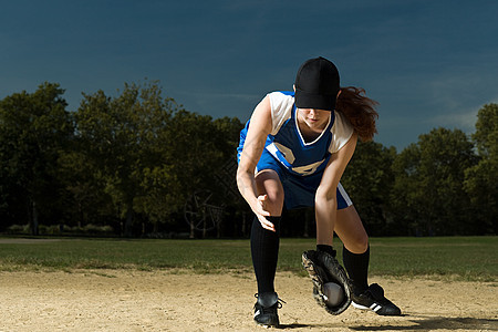打棒球的女人图片