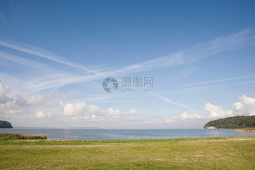 海边的草地图片