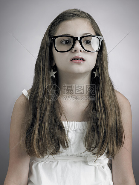 戴眼镜的女孩