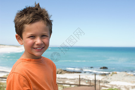 海边的男孩图片