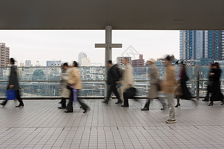 城市忙碌通勤者背景