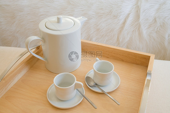 咖啡壶和杯子图片