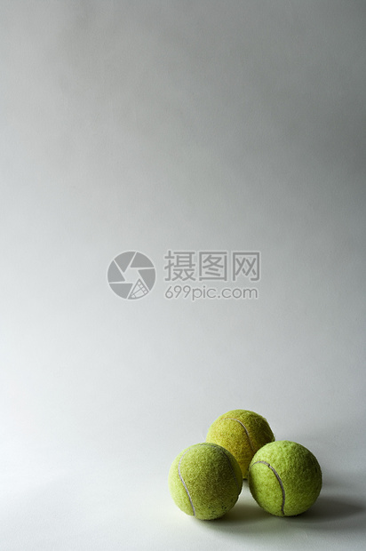 三个网球图片
