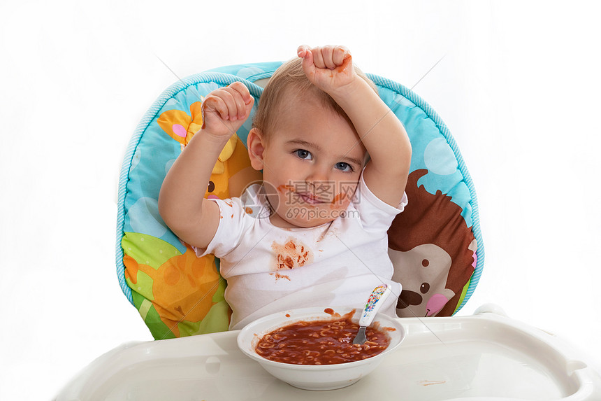 宝宝吃饭时一团糟图片