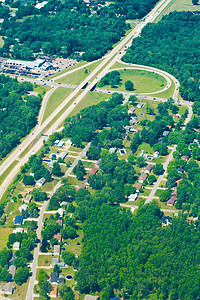 美国印第安纳州房屋和道路鸟瞰图图片