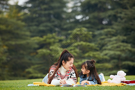 母女做饭可爱母女户外郊游背景