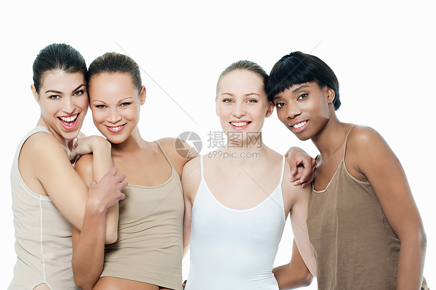 四个快乐的年轻女人在一起图片