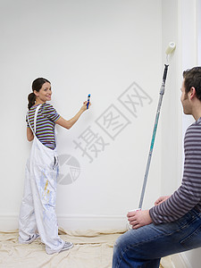 年轻夫妇装修房间图片