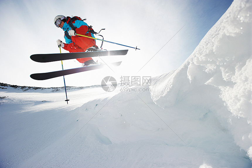 空中滑雪者图片