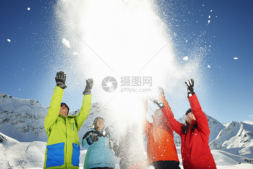 奥地利库赫泰朋友们在空中飞雪图片