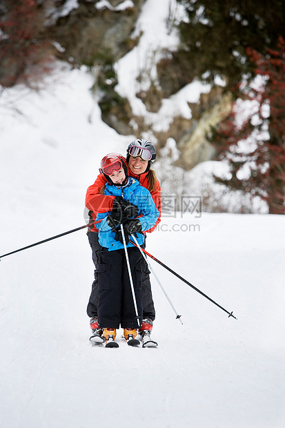 母女一起滑雪图片