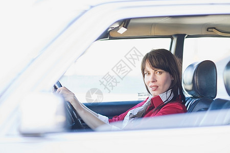 开车的女人图片