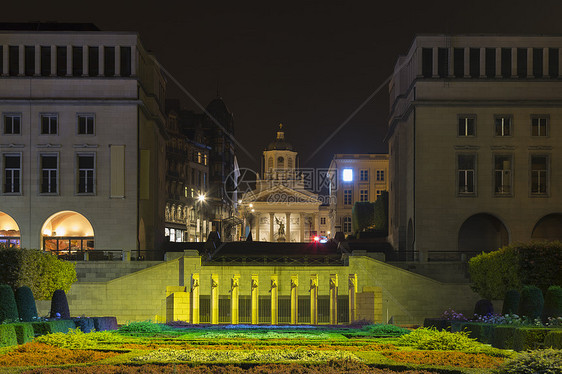 比利时布鲁塞尔皇家广场上的圣雅克苏尔库登堡艺术园全景图片
