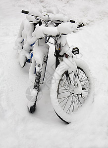 冰雪覆盖的自行车图片