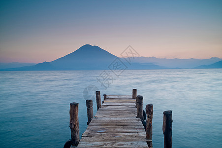 危地马拉静湖木墩背景