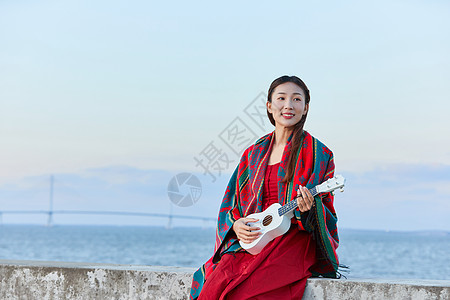 文艺女生海边谈尤克里里图片