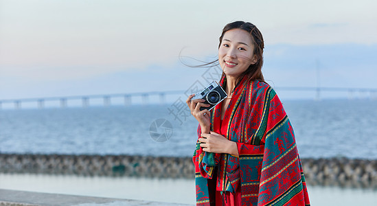 文艺美女海边拍照背景