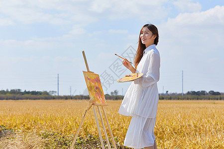 文艺清新美女户外油画写生图片